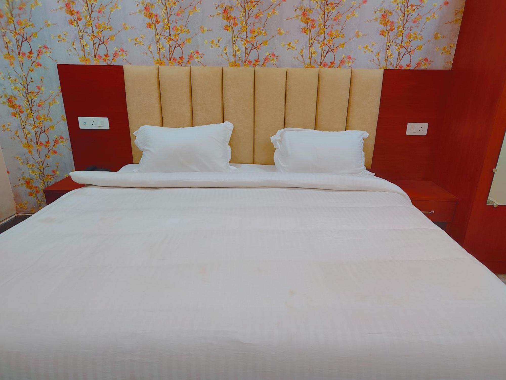 Awadh Samrat Resort Ayodhya Exterior foto